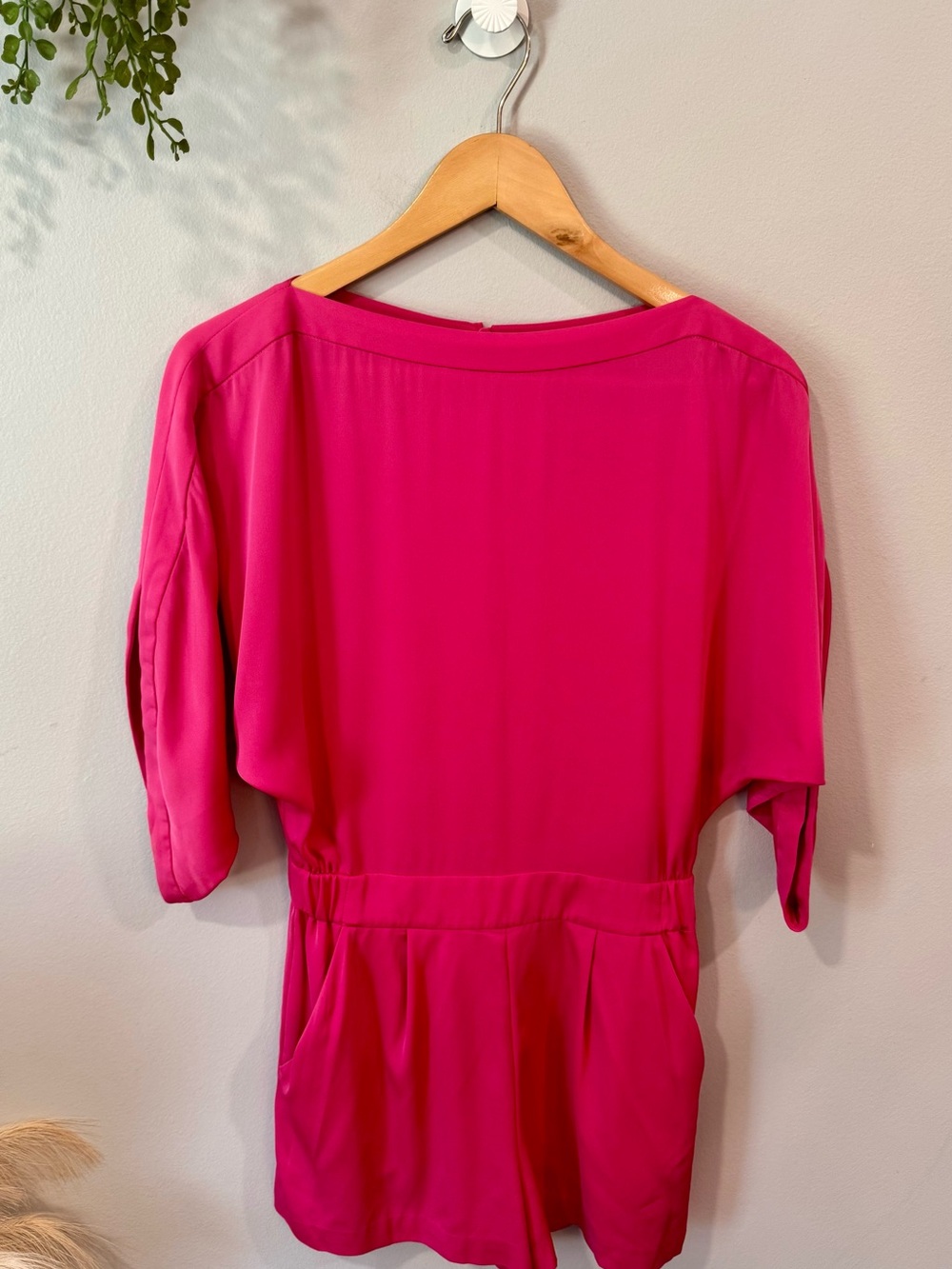 Diane Von Furstenberg Vibrant Pink Flowing Sleeve Romper Sz 2
